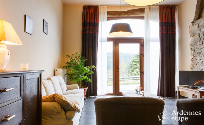 Ferienwohnung für 4/6 Personen in einem Natursteinhaus in Vencimont