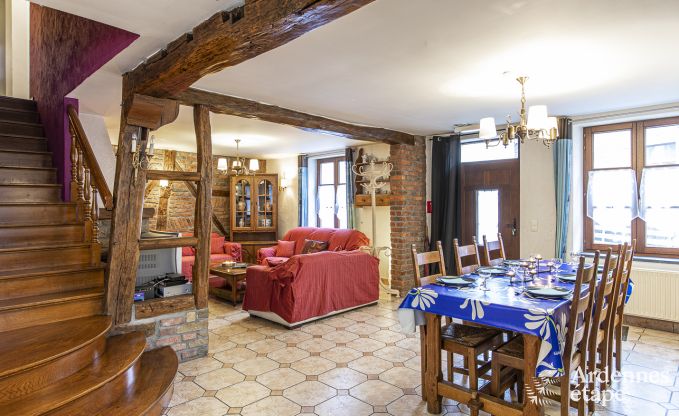 Einladendes Ferienhaus in alten Gemäuern für 12 Personen in Vencimont