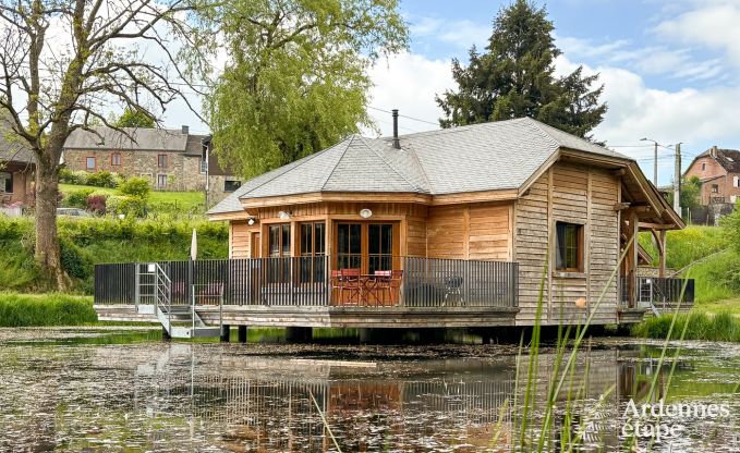 Au�ergew�hnliches Pfahlhaus f�r 4 Personen, auf einem Teich in Vencimont