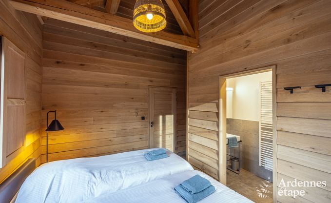 Au�ergew�hnliches Pfahlhaus f�r 4 Personen, auf einem Teich in Vencimont