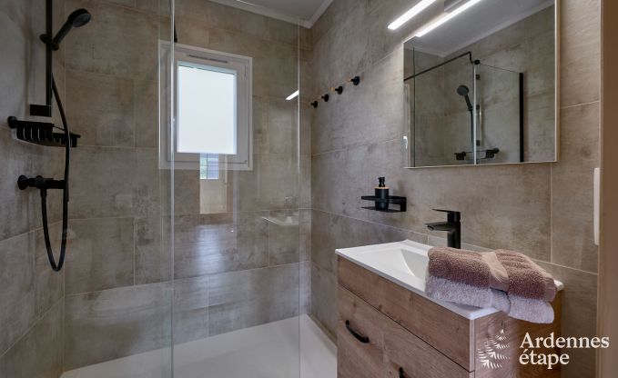 Charmantes Chalet in Vencimont f�r 4-6 Personen: renoviert 2025, familienfreundliche Annehmlichkeiten und fahrradfreundliche Lage