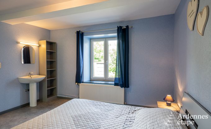 Ferienhaus in Vencimont, Ardennen, 12 Personen, 4 Schlafzimmer, privater Sauna, Billard, Garten am Wasser