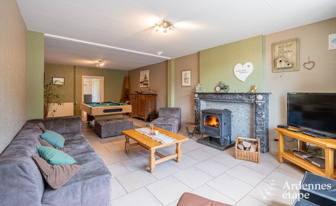 Ferienhaus in Vencimont, Ardennen, 12 Personen, 4 Schlafzimmer, privater Sauna, Billard, Garten am Wasser
