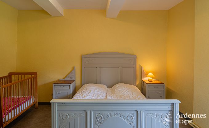 Ferienhaus in Vencimont, Ardennen, 12 Personen, 4 Schlafzimmer, privater Sauna, Billard, Garten am Wasser