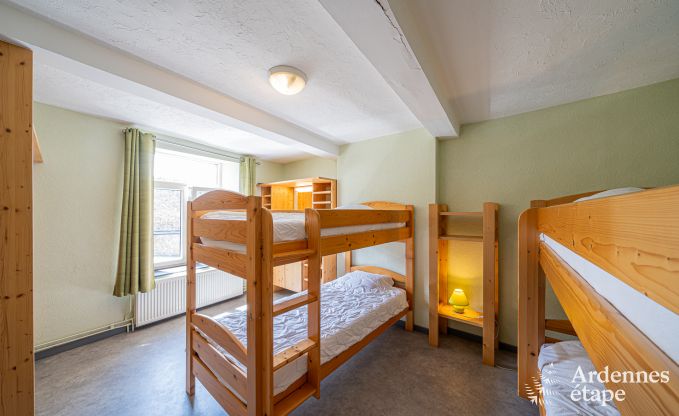 Ferienhaus in Vencimont, Ardennen, 12 Personen, 4 Schlafzimmer, privater Sauna, Billard, Garten am Wasser