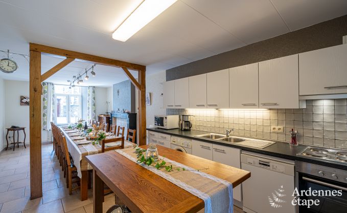 Ferienhaus in Vencimont, Ardennen, 12 Personen, 4 Schlafzimmer, privater Sauna, Billard, Garten am Wasser
