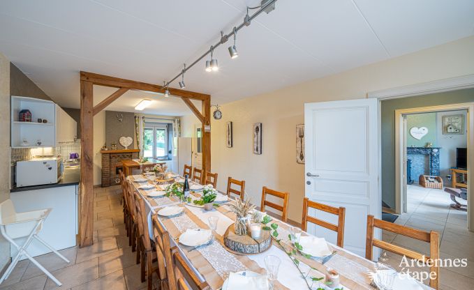 Ferienhaus in Vencimont, Ardennen, 12 Personen, 4 Schlafzimmer, privater Sauna, Billard, Garten am Wasser