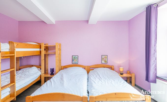 Ferienhaus in Vencimont, Ardennen, 12 Personen, 4 Schlafzimmer, privater Sauna, Billard, Garten am Wasser