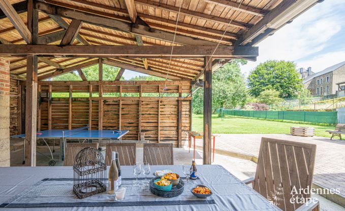 Ferienhaus in Vencimont, Ardennen, 12 Personen, 4 Schlafzimmer, privater Sauna, Billard, Garten am Wasser