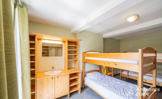 Ferienhaus in Vencimont, Ardennen, 12 Personen, 4 Schlafzimmer, privater Sauna, Billard, Garten am Wasser