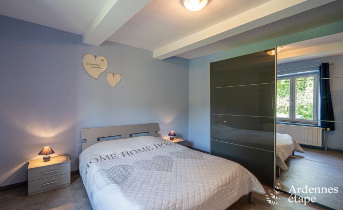 Ferienhaus in Vencimont, Ardennen, 12 Personen, 4 Schlafzimmer, privater Sauna, Billard, Garten am Wasser