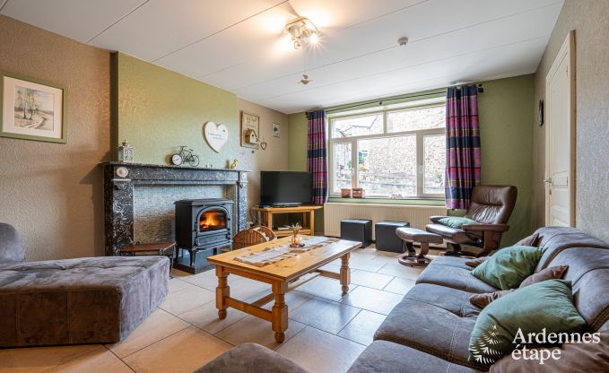 Ferienhaus in Vencimont, Ardennen, 12 Personen, 4 Schlafzimmer, privater Sauna, Billard, Garten am Wasser