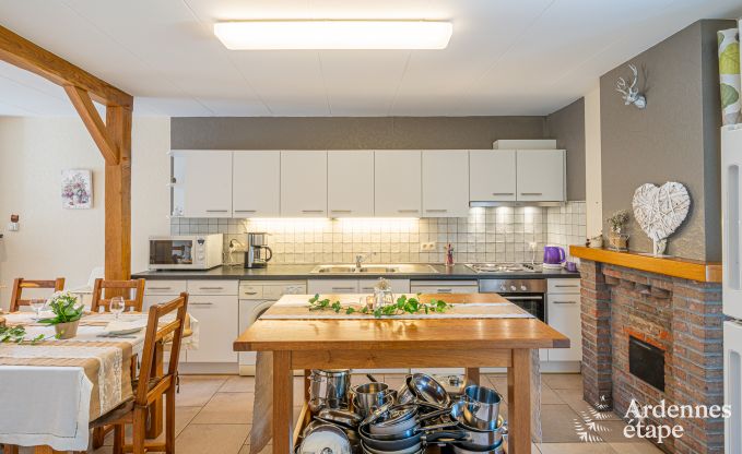 Ferienhaus in Vencimont, Ardennen, 12 Personen, 4 Schlafzimmer, privater Sauna, Billard, Garten am Wasser