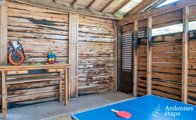 Ferienhaus in Vencimont, Ardennen, 12 Personen, 4 Schlafzimmer, privater Sauna, Billard, Garten am Wasser