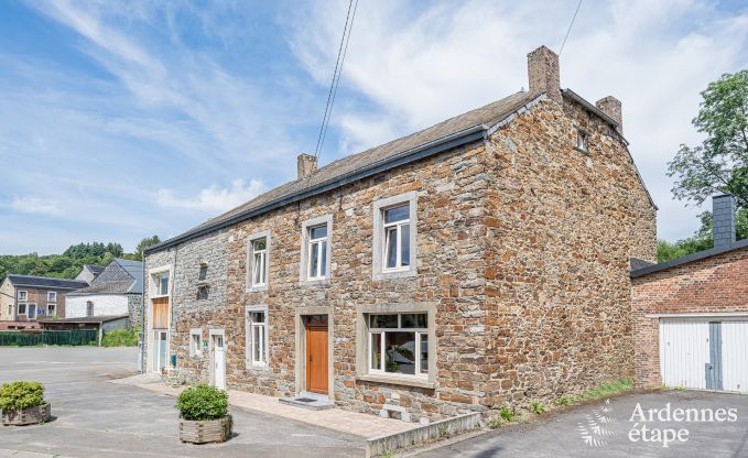 Ferienhaus in Vencimont, Ardennen, 12 Personen, 4 Schlafzimmer, privater Sauna, Billard, Garten am Wasser