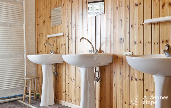 Groes Ferienhaus in der Nhe von Vielsalm fr 21 Personen mit 7 Schlafzimmern, 4 Badezimmern, Spielzimmer und Privatgarten