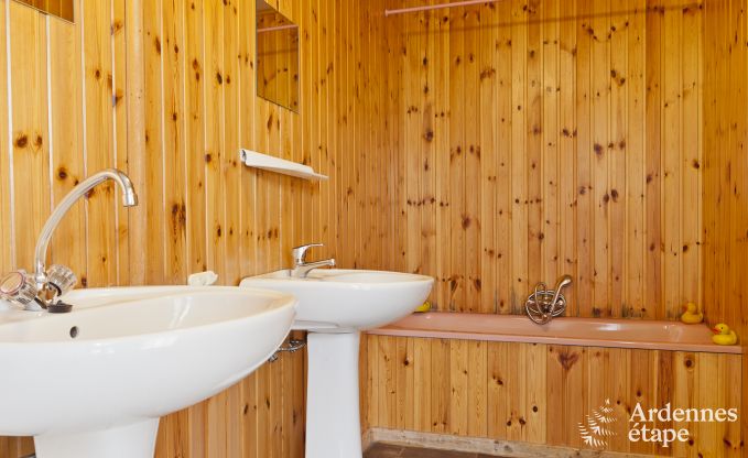 Groes Ferienhaus in der Nhe von Vielsalm fr 21 Personen mit 7 Schlafzimmern, 4 Badezimmern, Spielzimmer und Privatgarten