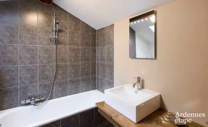 gem�tliches Ferienhaus mit 5 Schlafzimmern, Jacuzzi, Sauna und privatem Garten in Vielsalm Ardennen