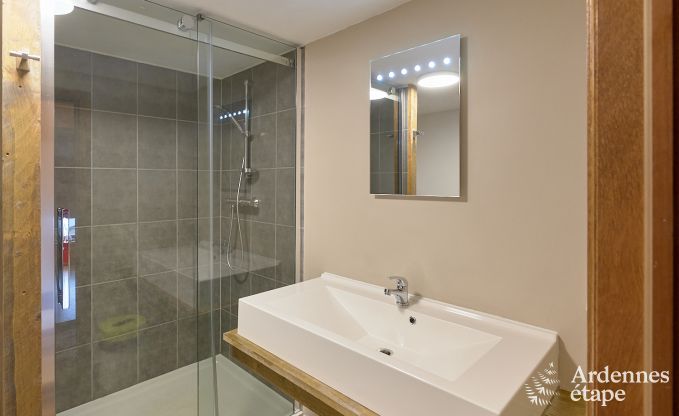 gem�tliches Ferienhaus mit 5 Schlafzimmern, Jacuzzi, Sauna und privatem Garten in Vielsalm Ardennen