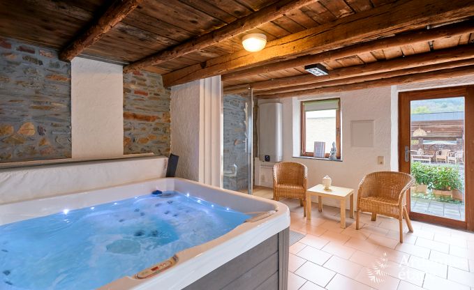 gem�tliches Ferienhaus mit 5 Schlafzimmern, Jacuzzi, Sauna und privatem Garten in Vielsalm Ardennen