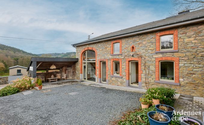 gem�tliches Ferienhaus mit 5 Schlafzimmern, Jacuzzi, Sauna und privatem Garten in Vielsalm Ardennen