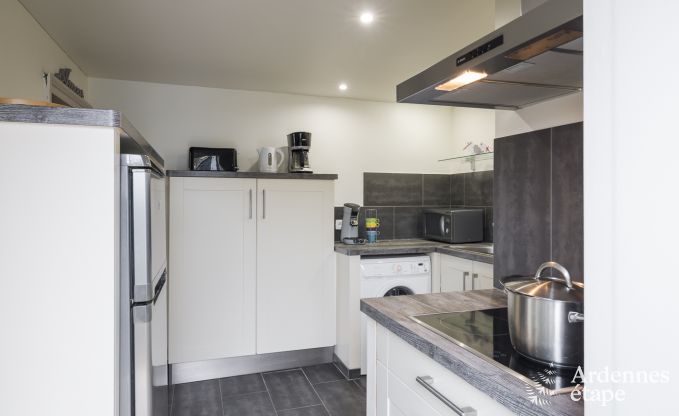 Charmantes Ferienhaus mit Pool und privatem Garten f�r 4 Personen im mittelalterlichen Dorf Vierves-sur-Viroin