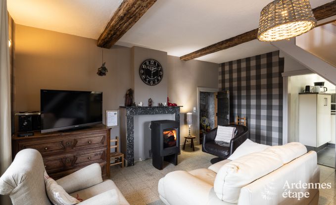 Charmantes Ferienhaus mit Pool und privatem Garten f�r 4 Personen im mittelalterlichen Dorf Vierves-sur-Viroin