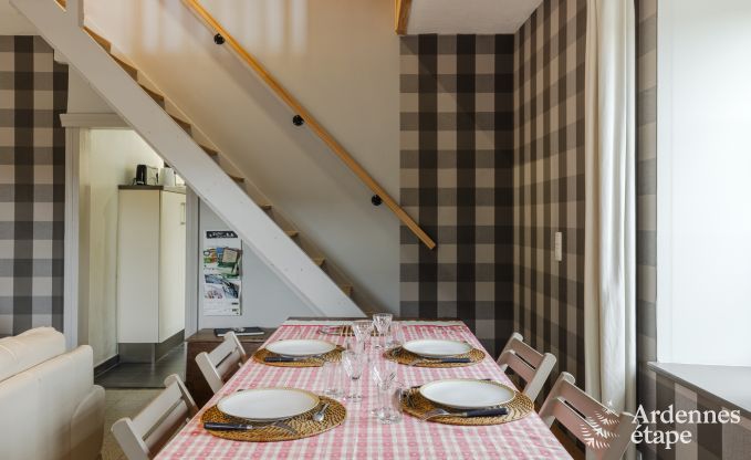 Charmantes Ferienhaus mit Pool und privatem Garten f�r 4 Personen im mittelalterlichen Dorf Vierves-sur-Viroin