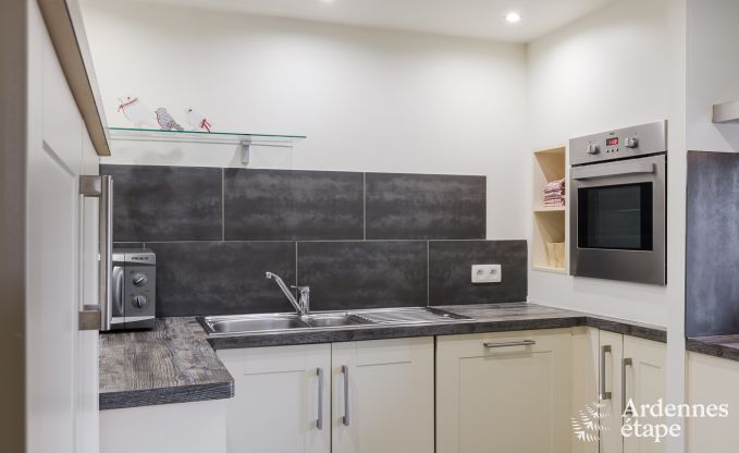 Charmantes Ferienhaus mit Pool und privatem Garten f�r 4 Personen im mittelalterlichen Dorf Vierves-sur-Viroin