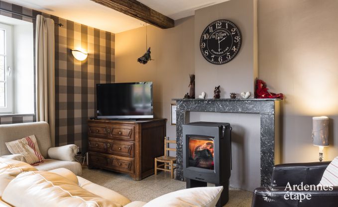 Charmantes Ferienhaus mit Pool und privatem Garten f�r 4 Personen im mittelalterlichen Dorf Vierves-sur-Viroin