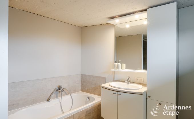 Charmantes Ferienhaus mit Pool und privatem Garten f�r 4 Personen im mittelalterlichen Dorf Vierves-sur-Viroin