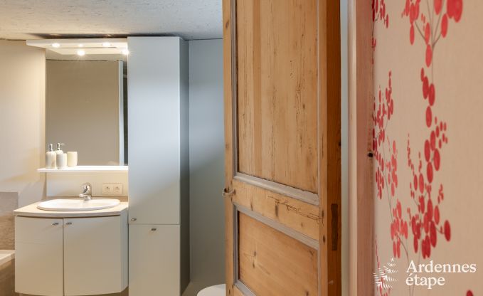 Charmantes Ferienhaus mit Pool und privatem Garten f�r 4 Personen im mittelalterlichen Dorf Vierves-sur-Viroin