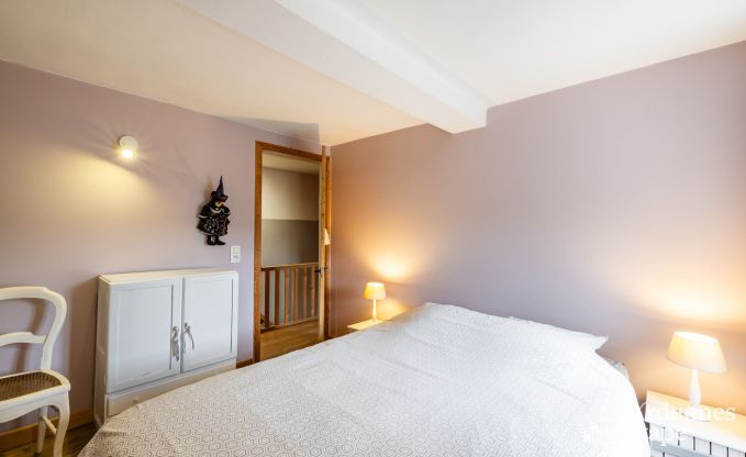 Charmantes Ferienhaus mit Pool und privatem Garten f�r 4 Personen im mittelalterlichen Dorf Vierves-sur-Viroin