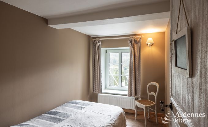 Charmantes Ferienhaus mit Pool und privatem Garten f�r 4 Personen im mittelalterlichen Dorf Vierves-sur-Viroin