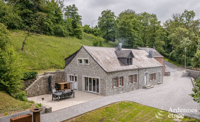 Luxuris eingerichtetes Ferienhaus in Virelles fr 9 Personen mit offenem Kamin