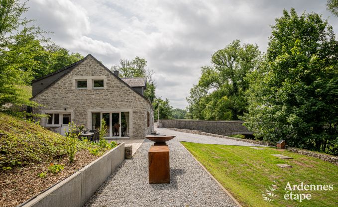Luxuris eingerichtetes Ferienhaus in Virelles fr 9 Personen mit offenem Kamin