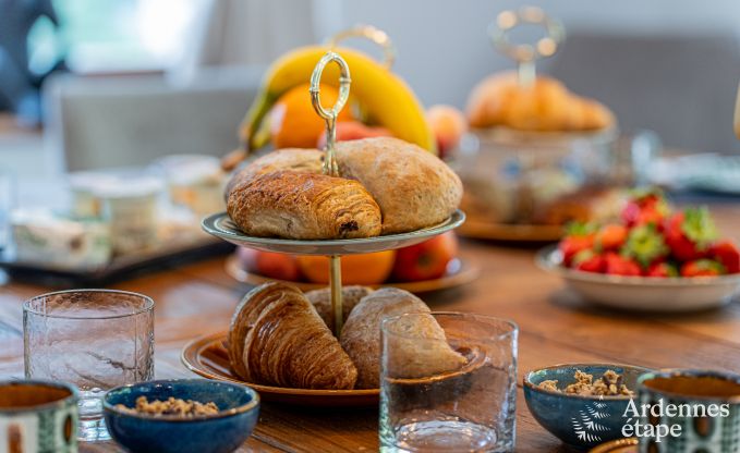 Luxuris eingerichtetes Ferienhaus in Virelles fr 9 Personen mit offenem Kamin
