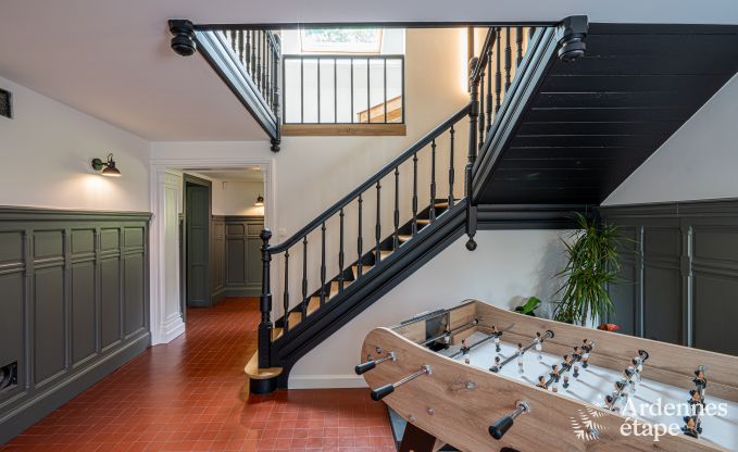 Luxuris eingerichtetes Ferienhaus in Virelles fr 9 Personen mit offenem Kamin