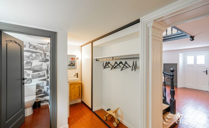 Luxuris eingerichtetes Ferienhaus in Virelles fr 9 Personen mit offenem Kamin