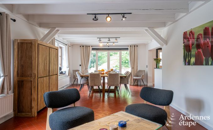 Luxuris eingerichtetes Ferienhaus in Virelles fr 9 Personen mit offenem Kamin