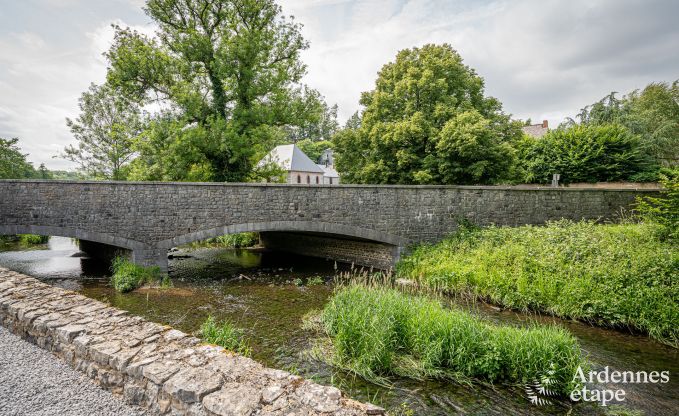 Luxuris eingerichtetes Ferienhaus in Virelles fr 9 Personen mit offenem Kamin