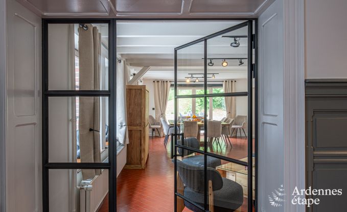 Luxuris eingerichtetes Ferienhaus in Virelles fr 9 Personen mit offenem Kamin