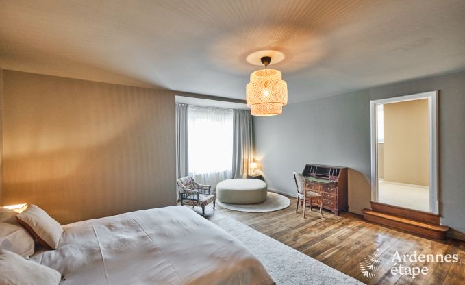 Zauberhafter Aufenthalt in den Ardennen: Schloss in Vresse-sur-Semois mit Pool, 8 Schlafzimmer fr 15 Personen