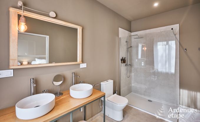 Zauberhafter Aufenthalt in den Ardennen: Schloss in Vresse-sur-Semois mit Pool, 8 Schlafzimmer fr 15 Personen