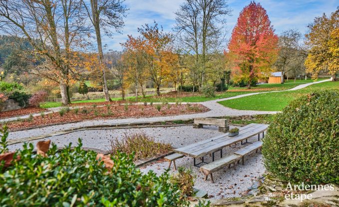 Zauberhafter Aufenthalt in den Ardennen: Schloss in Vresse-sur-Semois mit Pool, 8 Schlafzimmer fr 15 Personen