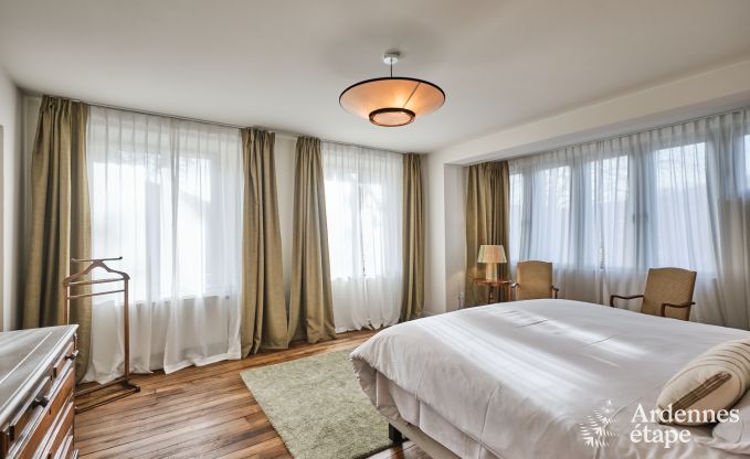 Zauberhafter Aufenthalt in den Ardennen: Schloss in Vresse-sur-Semois mit Pool, 8 Schlafzimmer fr 15 Personen