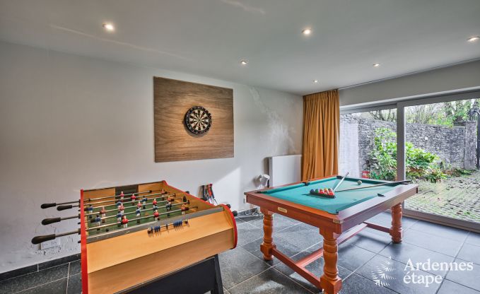 Zauberhafter Aufenthalt in den Ardennen: Schloss in Vresse-sur-Semois mit Pool, 8 Schlafzimmer fr 15 Personen