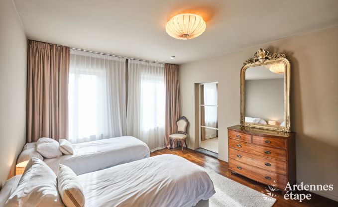 Luxus-Landhaus in Vresse-sur-Semois fr 19 Personen mit Schwimmbad und atemberaubender Aussicht