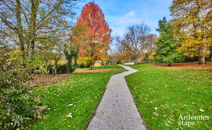 Luxus-Landhaus in Vresse-sur-Semois fr 19 Personen mit Schwimmbad und atemberaubender Aussicht