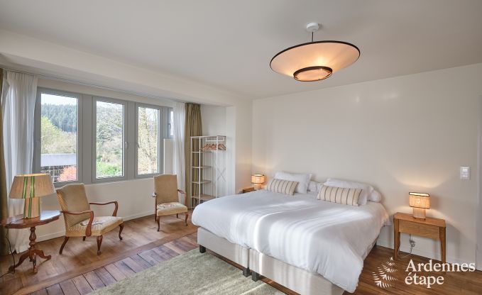 Luxus-Landhaus in Vresse-sur-Semois fr 19 Personen mit Schwimmbad und atemberaubender Aussicht